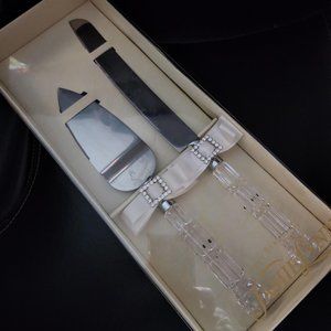 Beautiful NWOT Cake & Knife Server Set